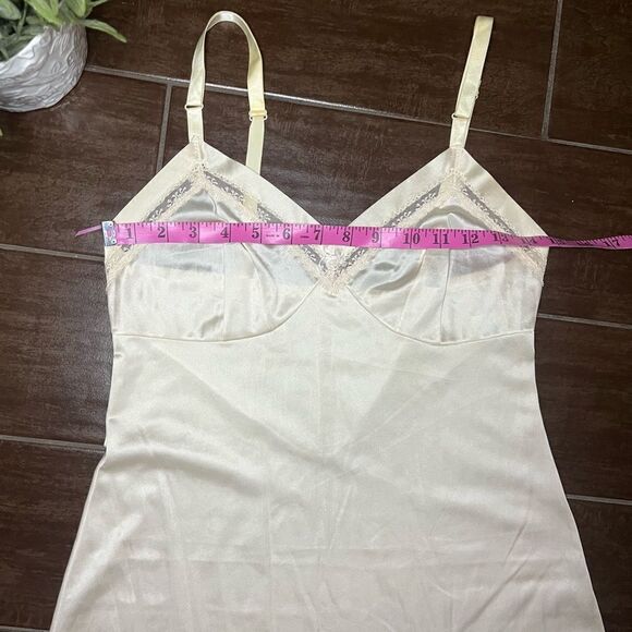 Lorraine nude nylon vintage slip sz 34 Tall - Picture 6 of 9